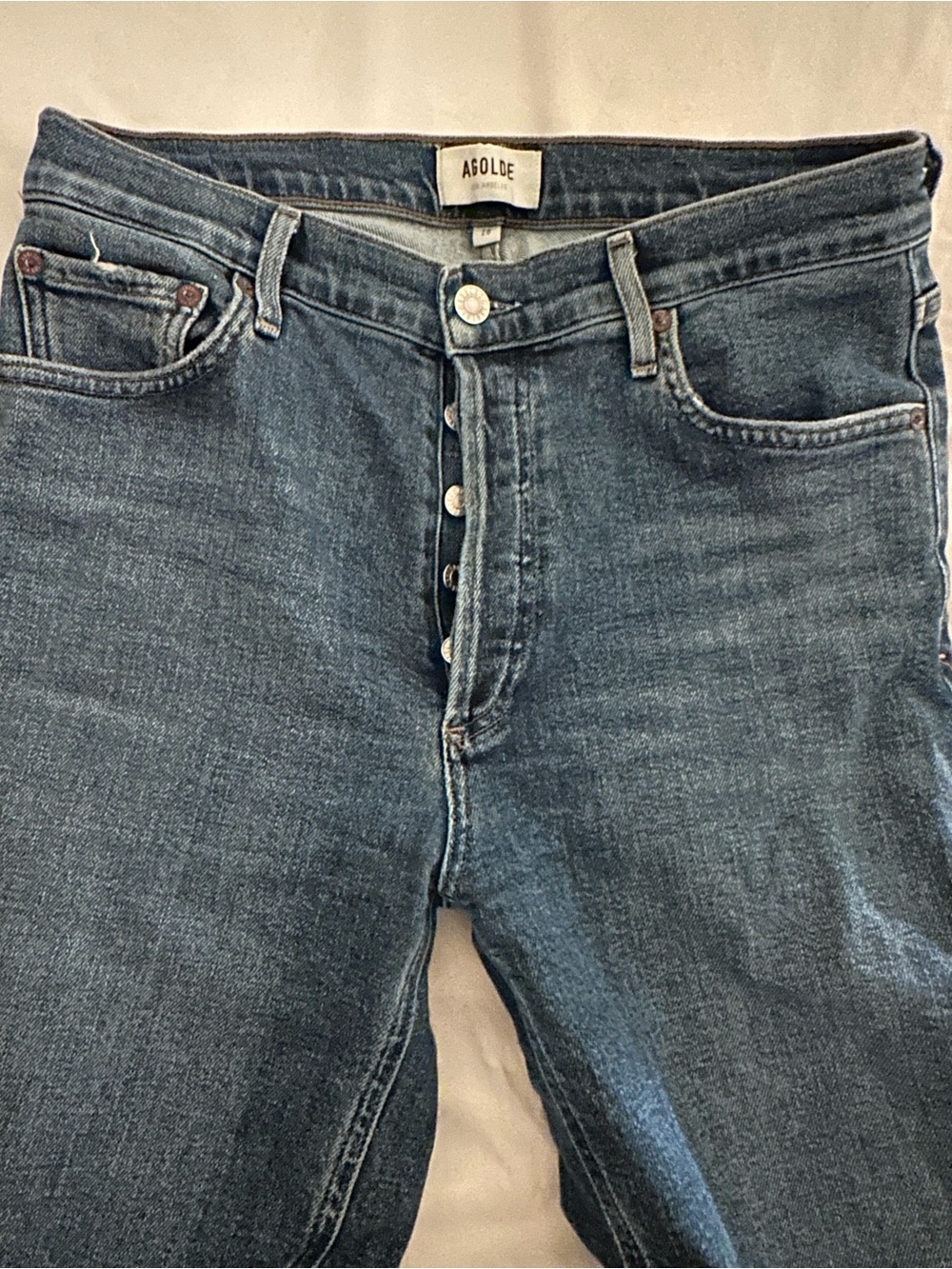 Agolde Mid-Blue High-Rise Cropped Skinny Jeans with Knee Distress - Picture 4 of 9